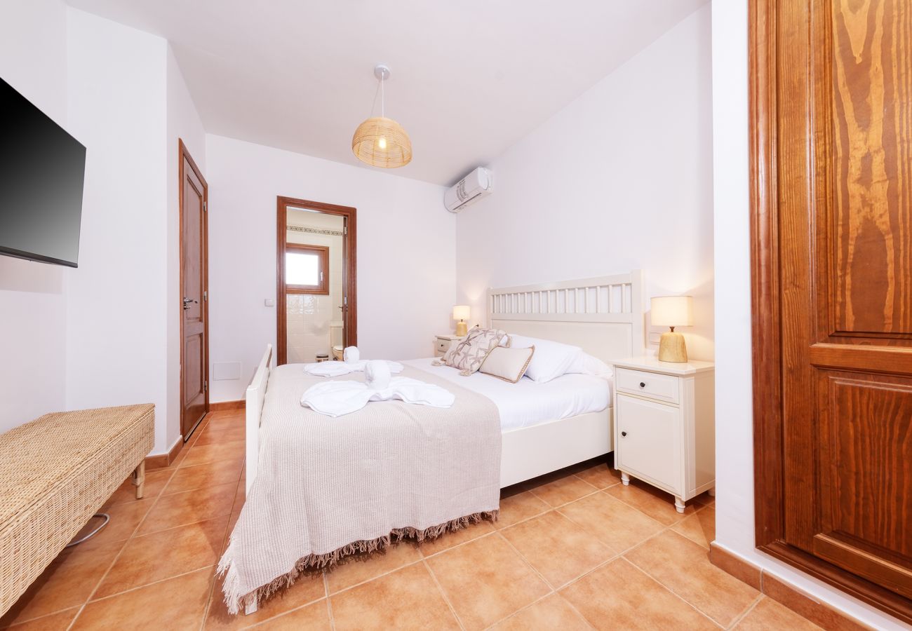 House in Playa Blanca - Lanzarote Paradise - Pool, AACC and BBQ By LVH