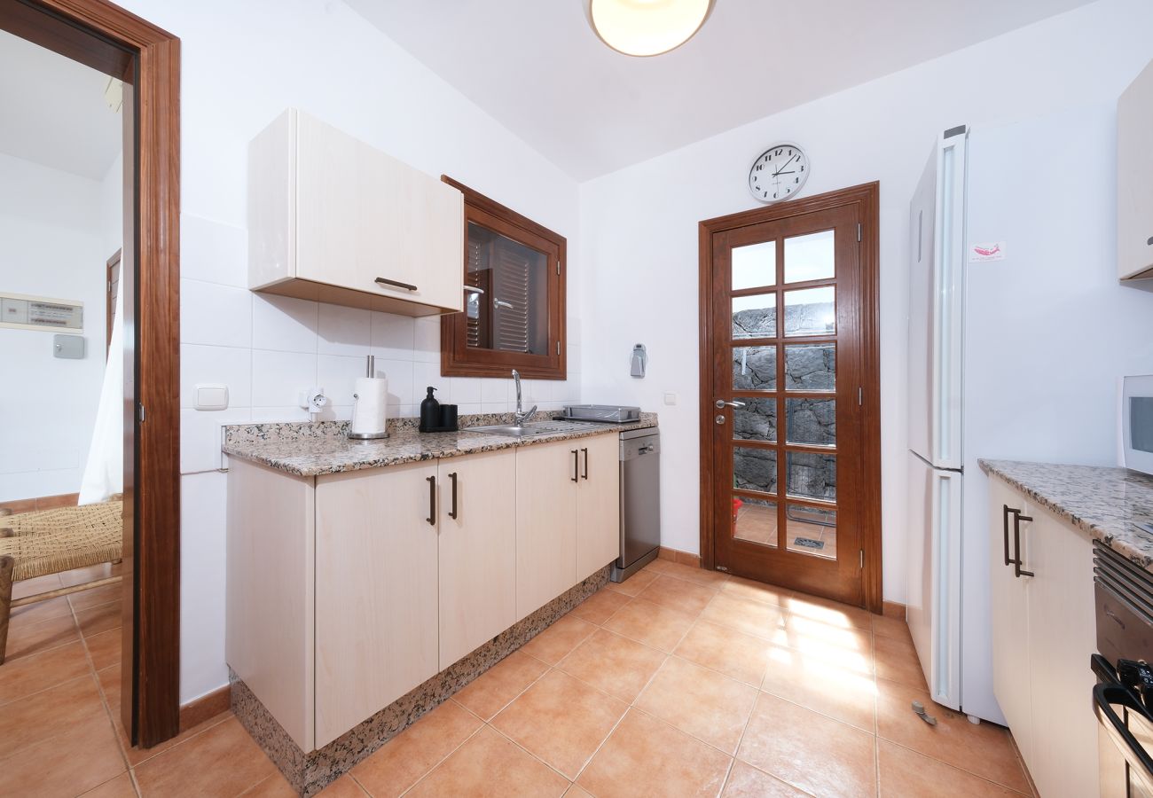 House in Playa Blanca - Lanzarote Paradise - Pool, AACC and BBQ By LVH