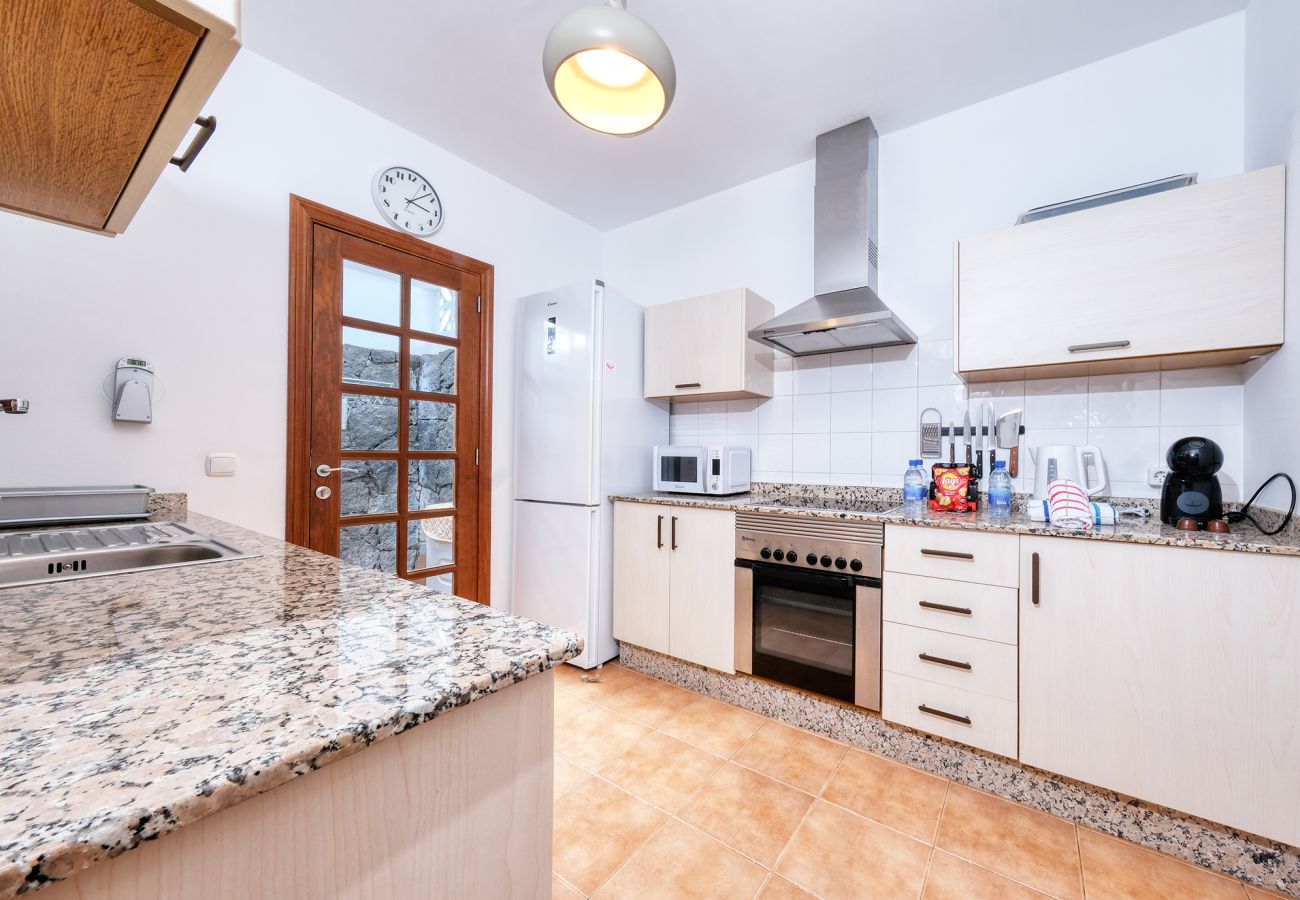 House in Playa Blanca - Lanzarote Paradise - Pool, AACC and BBQ By LVH