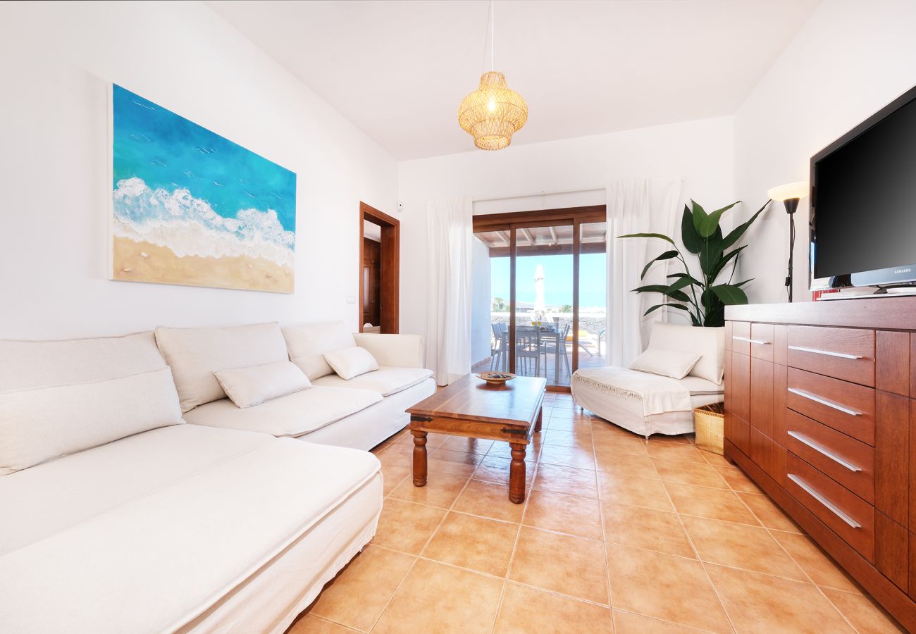 House in Playa Blanca - Lanzarote Paradise - Pool, AACC and BBQ By LVH