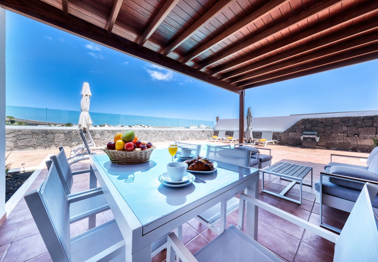 House in Playa Blanca - Lanzarote Paradise - Pool, AACC and BBQ By LVH