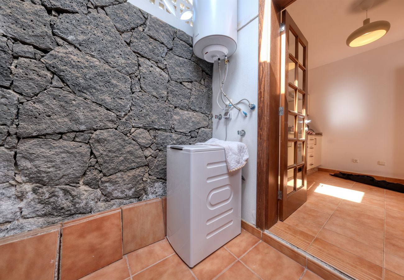 House in Playa Blanca - Lanzarote Paradise - Pool, AACC and BBQ By LVH