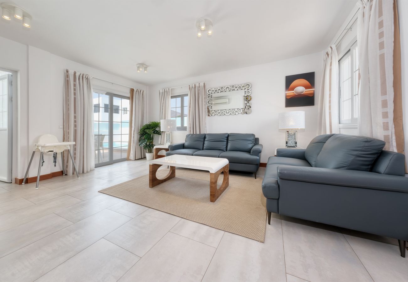 House in Playa Blanca - Lanzarote 2 - Pool, AACC and BBQ By LVH