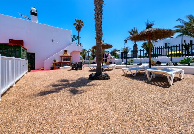 House in Puerto del Carmen - Vela Azul POOL & TENNIS - free AC &Good WIFI- Smart TV House in Puerto del Carmen - Vela Azul POOL & TENNIS - free AC &Good WIFI- Smart TV