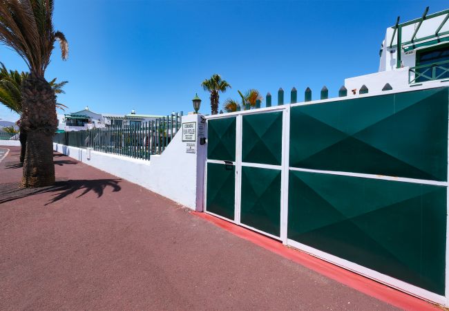House in Puerto del Carmen - Vela Azul POOL & TENNIS - free AC &Good WIFI- Smart TV House in Puerto del Carmen - Vela Azul POOL & TENNIS - free AC &Good WIFI- Smart TV