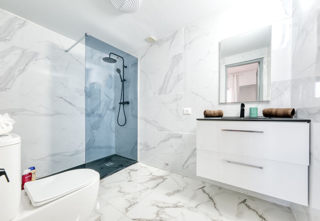 House in Puerto del Carmen - Happy Beach Home - Shared pool By LVH