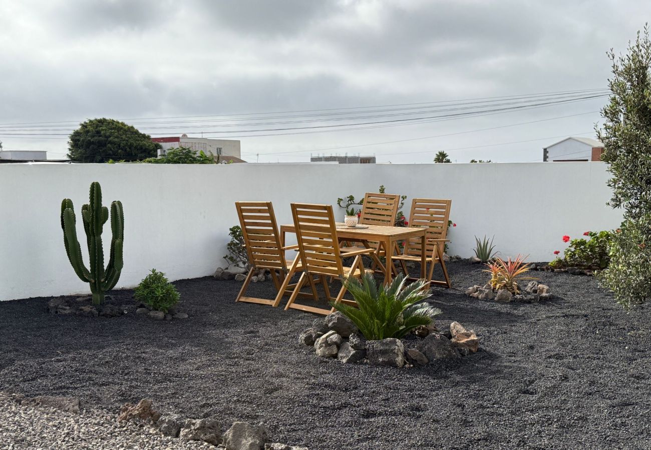House in Tinajo - NoPasaNada: apartmento privado el Hierro, vistas al jardín