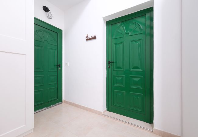 Rent by room in Tinajo - Casa NoPasaNada: habitación La Palma con baño privado  Rent by room in Tinajo - Casa NoPasaNada: habitación La Palma con baño privado