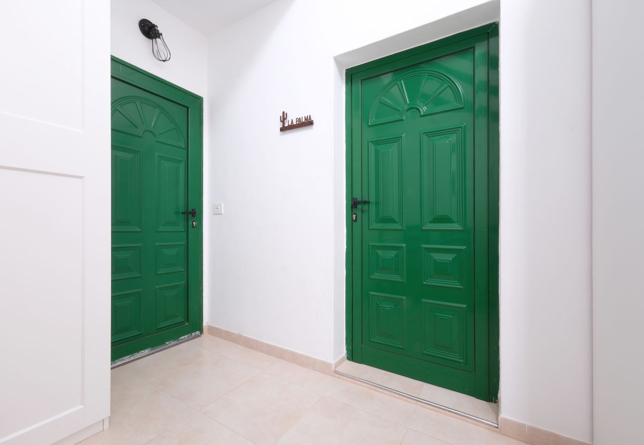 Rent by room in Tinajo - Casa NoPasaNada: habitación La Palma con baño privado  Rent by room in Tinajo - Casa NoPasaNada: habitación La Palma con baño privado