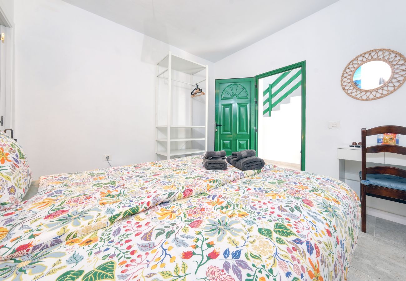 Rent by room in Tinajo - Casa NoPasaNada: habitación La Palma con baño privado  Rent by room in Tinajo - Casa NoPasaNada: habitación La Palma con baño privado