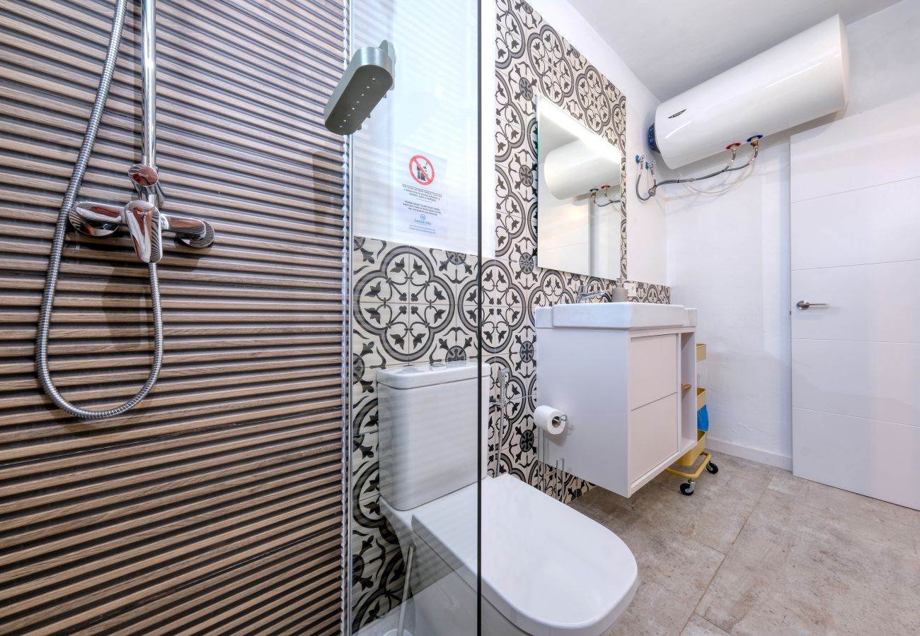 Rent by room in Tinajo - Casa NoPasaNada: habitación La Palma con baño privado  Rent by room in Tinajo - Casa NoPasaNada: habitación La Palma con baño privado