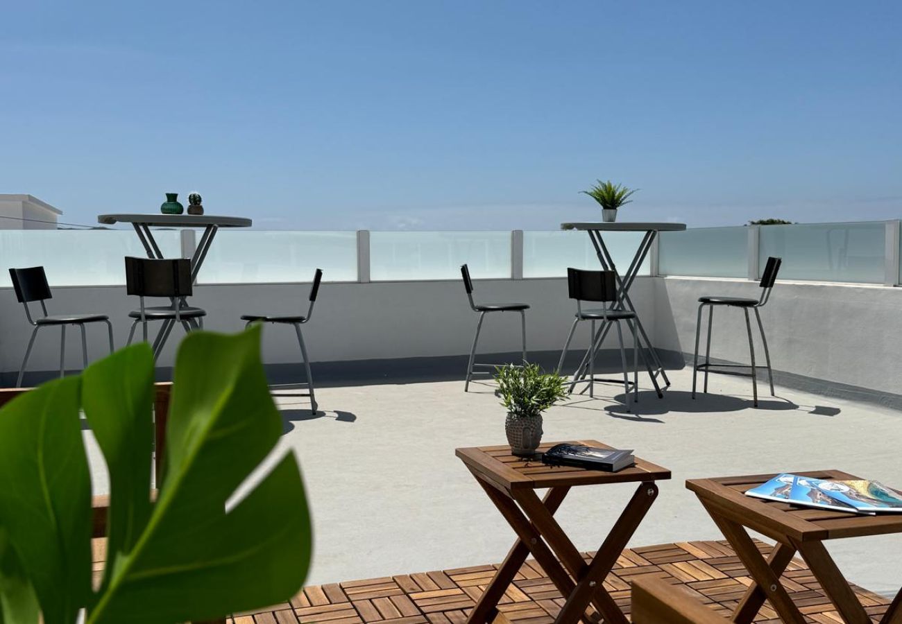 Rent by room in Tinajo - Casa NoPasaNada: habitación La Gomera con baño privado exterior