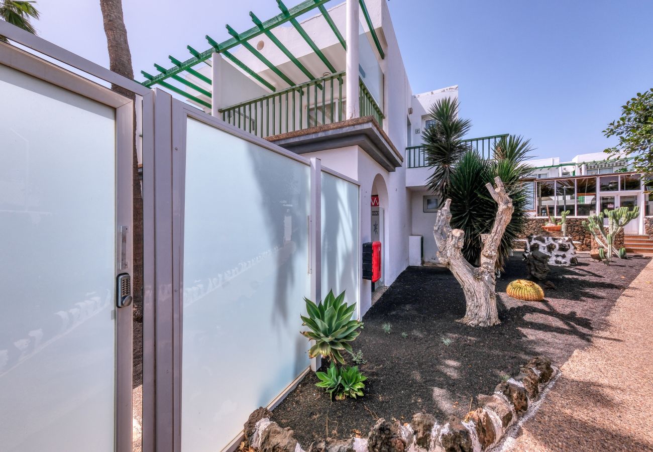 House in Puerto del Carmen - Eva Vacation Home Pool & Relax - Very close to the beach 