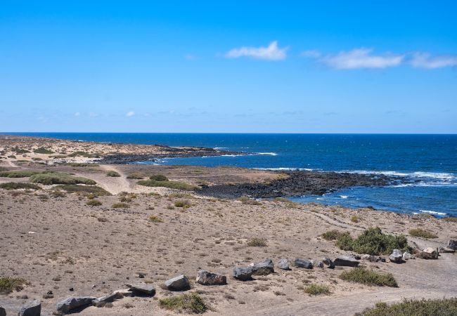 House in  Famara - Karma Famara 1 -25m from the beach, fast wifi and roof top terrace  House in  Famara - Karma Famara 1 -25m from the beach, fast wifi and roof top terrace