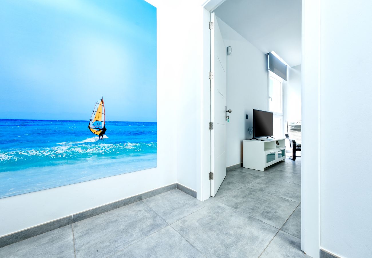 House in  Famara - Karma Famara 1 -25m from the beach, fast wifi and roof top terrace 