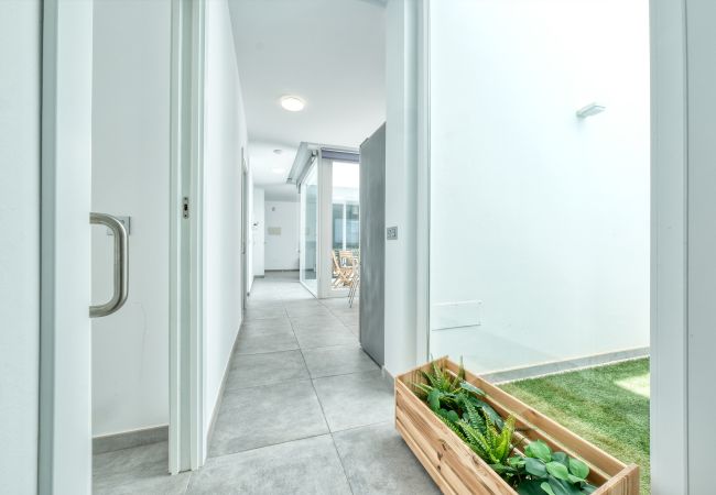 House in  Famara - Karma Famara 2 -  25m from the beach, fast wifi and roof top terrace  House in  Famara - Karma Famara 2 -  25m from the beach, fast wifi and roof top terrace
