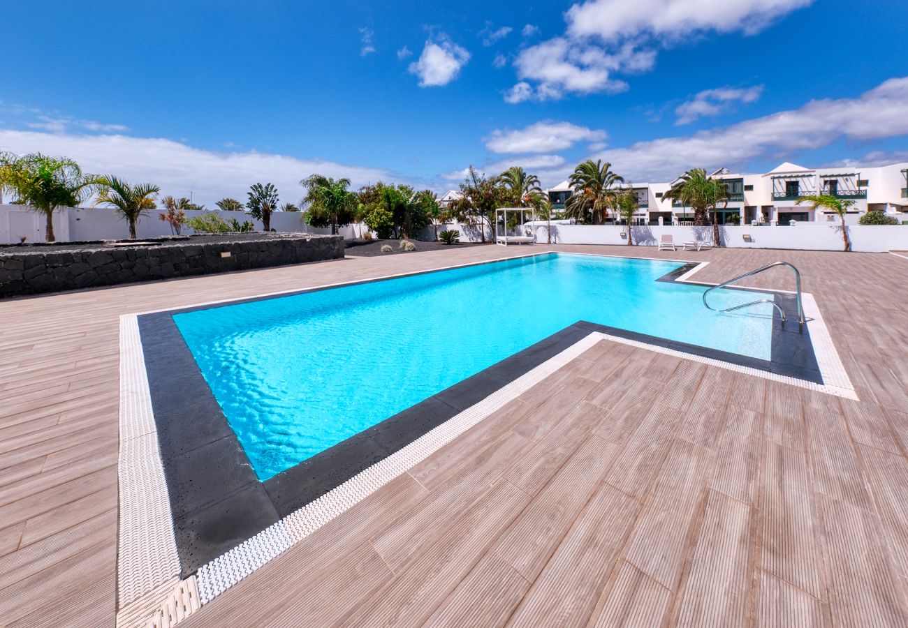 House in Costa Teguise - Suite ANIAGUA Bright holiday home with pool view