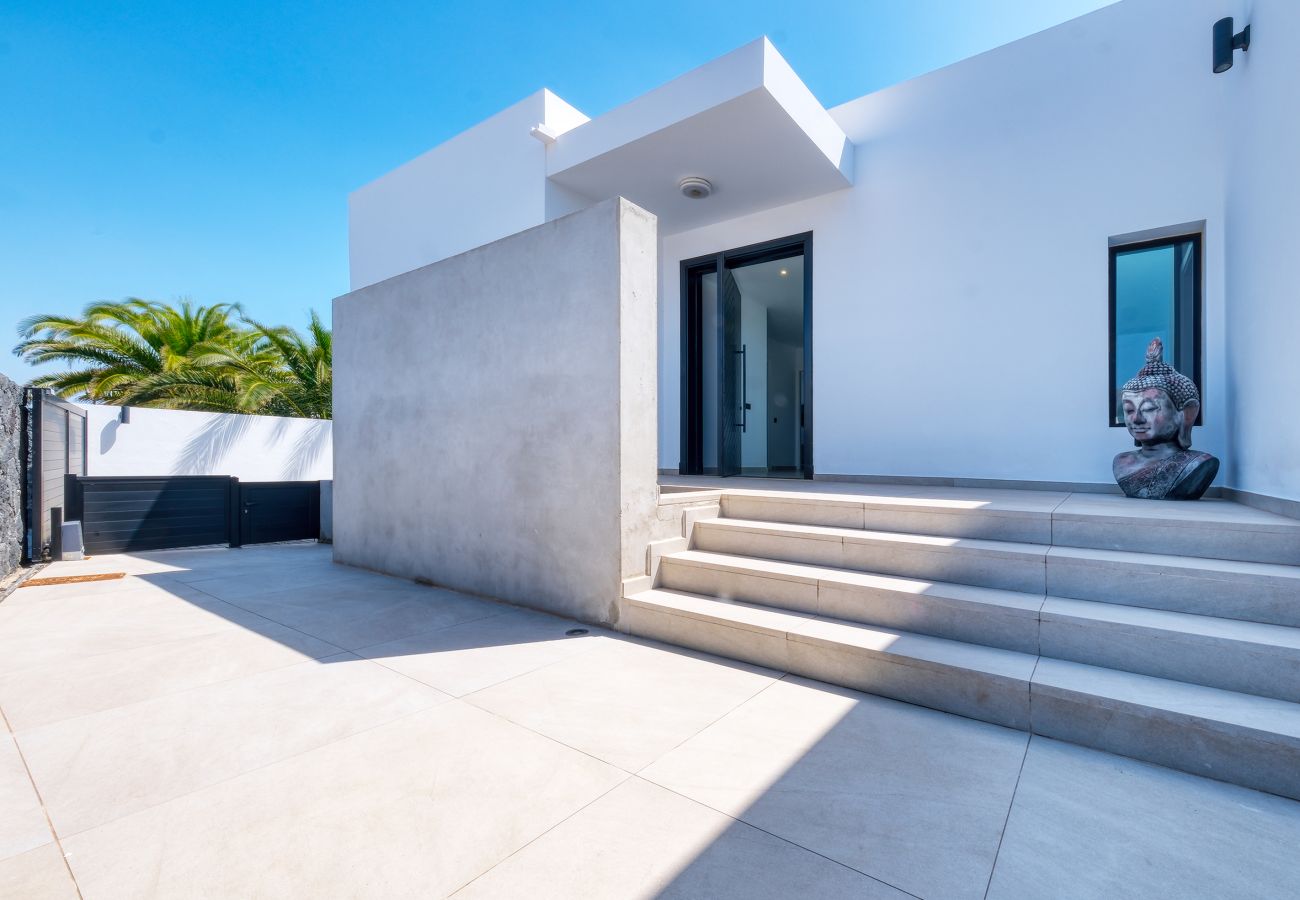 Villa in Puerto Calero - White House - Fire pit and private pool By Lanzarote Vacation Homes