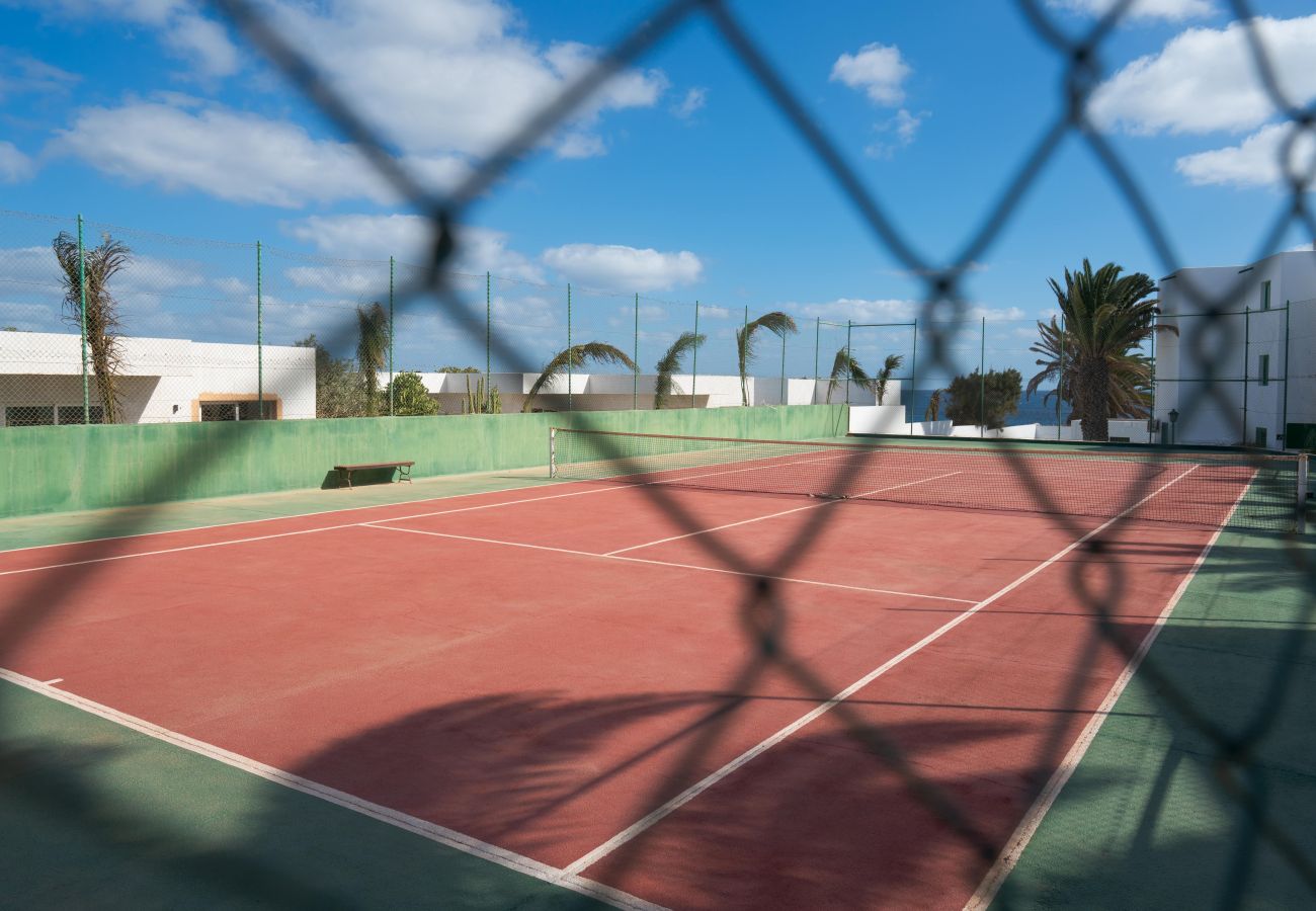 House in Costa Teguise - Balcon del Mar – Pool, Tennis Courts, Sea Access