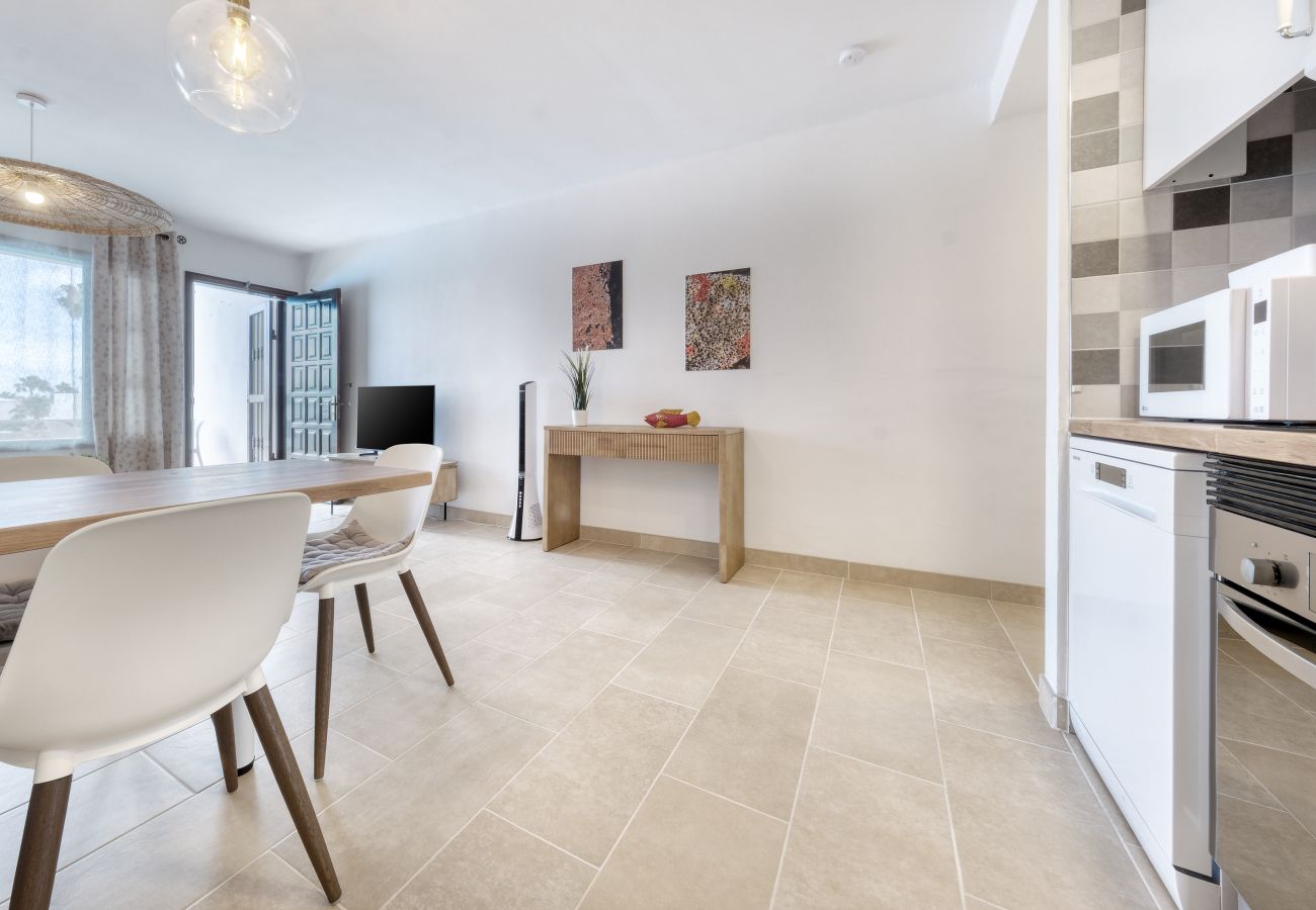 House in Costa Teguise - Casa La Arena - Pool View By LVH