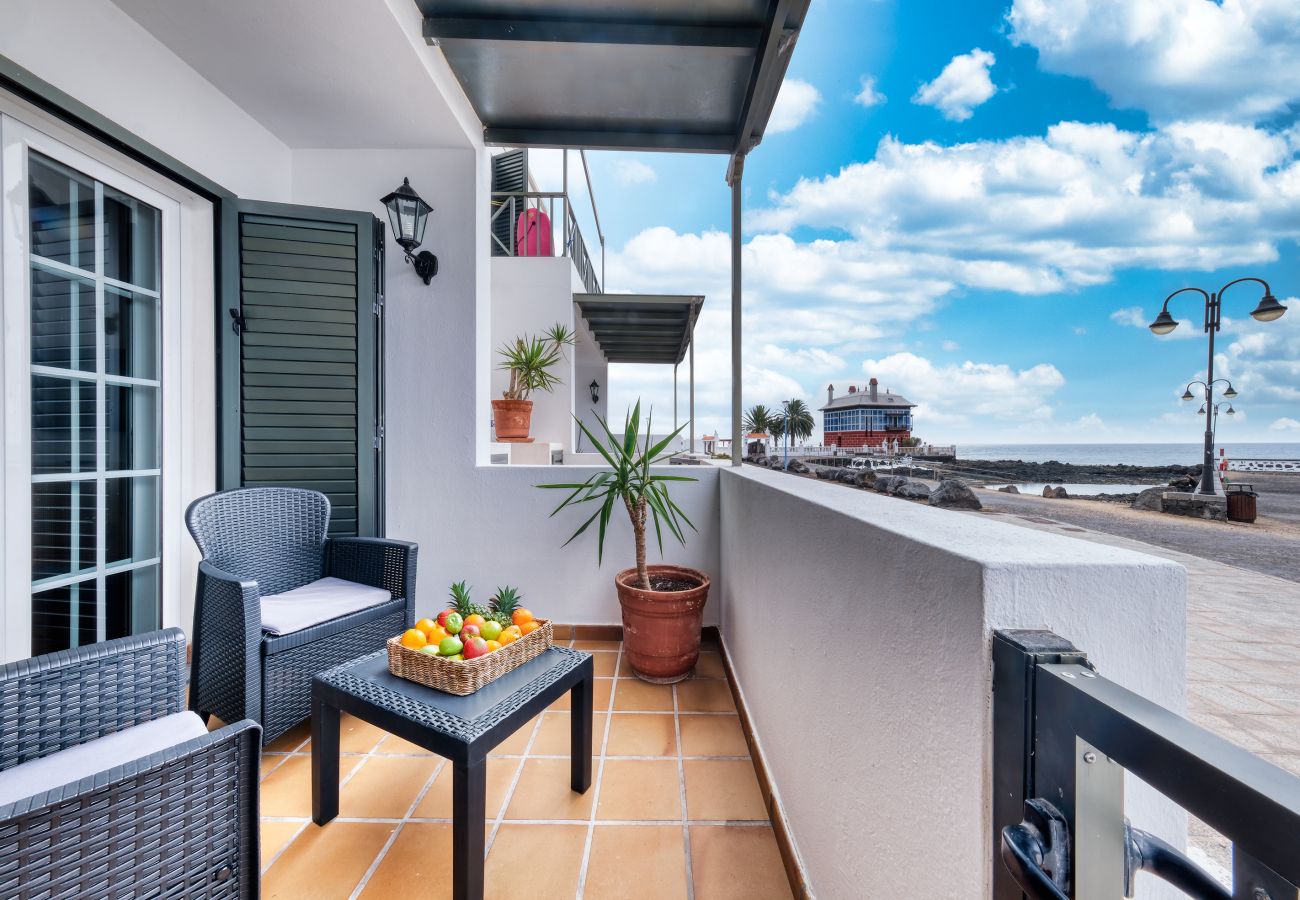 Apartment in Arrieta  - El Charcón A - 10 m to the beach By LVH