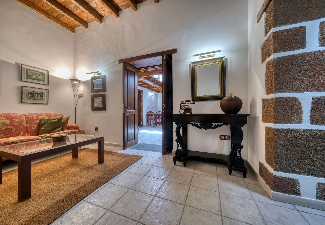 House in Tías - La Casucha - Typical Canarian House By LVH