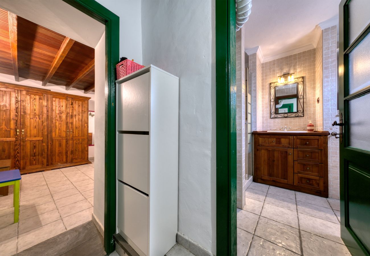 House in Tías - La Casucha - Typical Canarian House By LVH