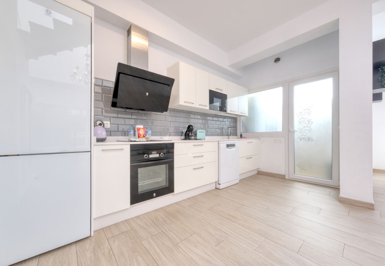 House in Costa Teguise - Casa Dang - 600M to the beach By LVH