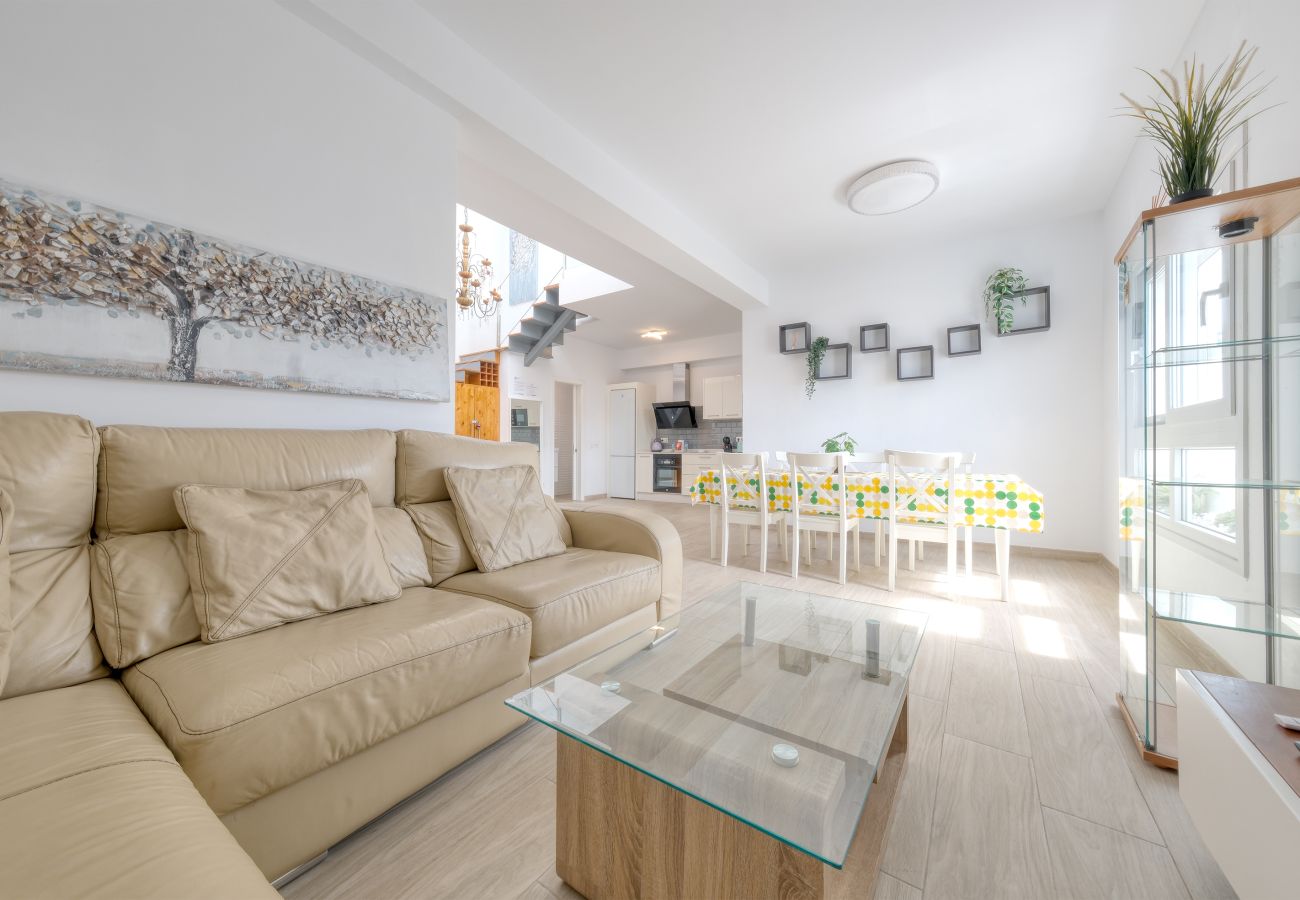 House in Costa Teguise - Casa Dang - 600M to the beach By LVH