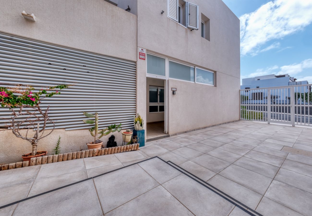 House in Costa Teguise - Casa Dang - 600M to the beach By LVH