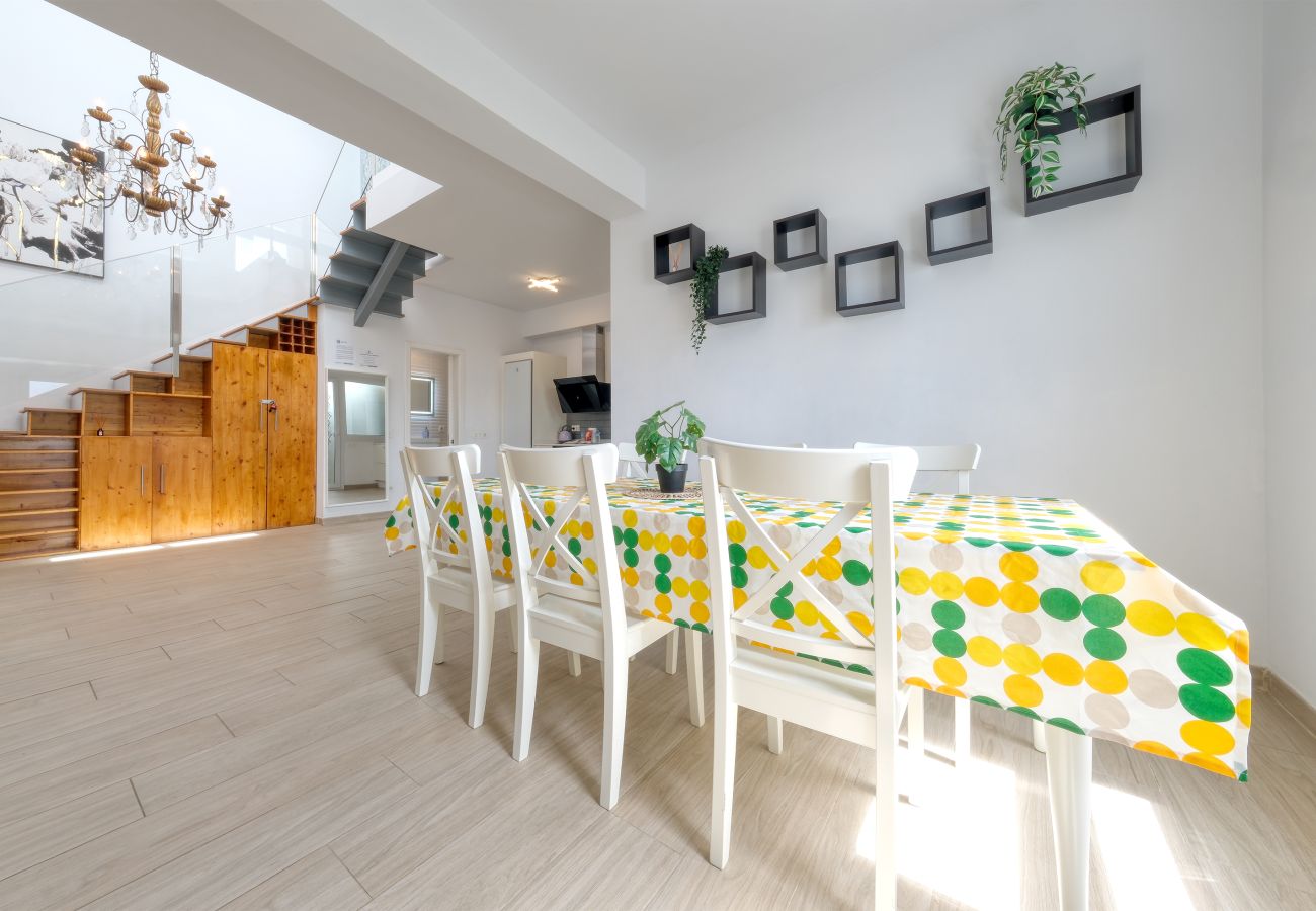 House in Costa Teguise - Casa Dang - 600M to the beach By LVH