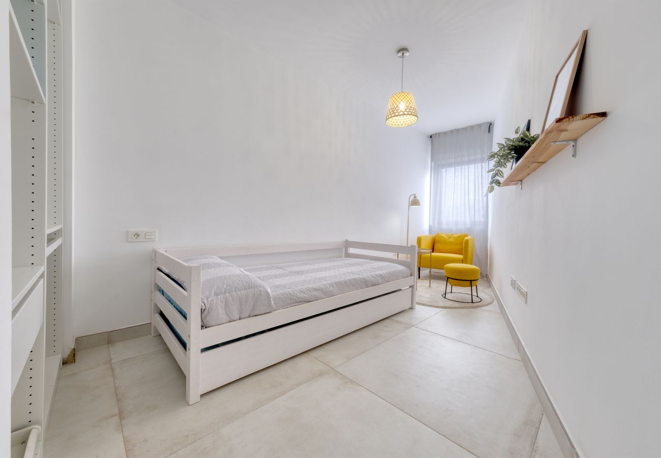 House in Tinajo - House La Santa - 400M to the Beach By LVH