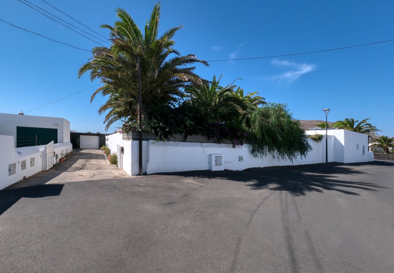 Apartment in San Bartolome - Casa El Islote - Apartamento 1 Derecha By LVH