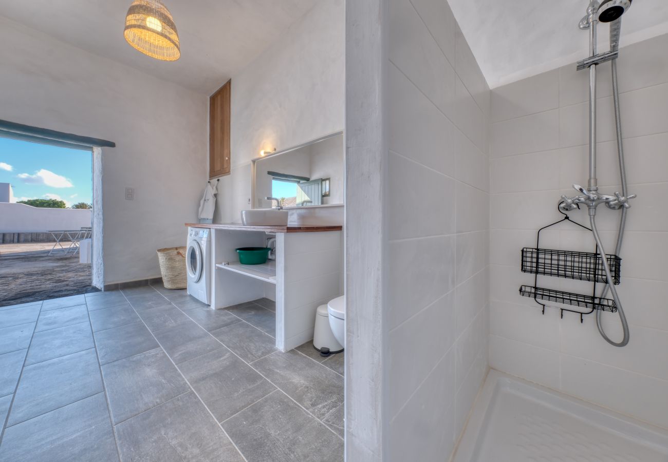 House in Haría - Casa Amaris - Award-Winning Canarian House By LVH