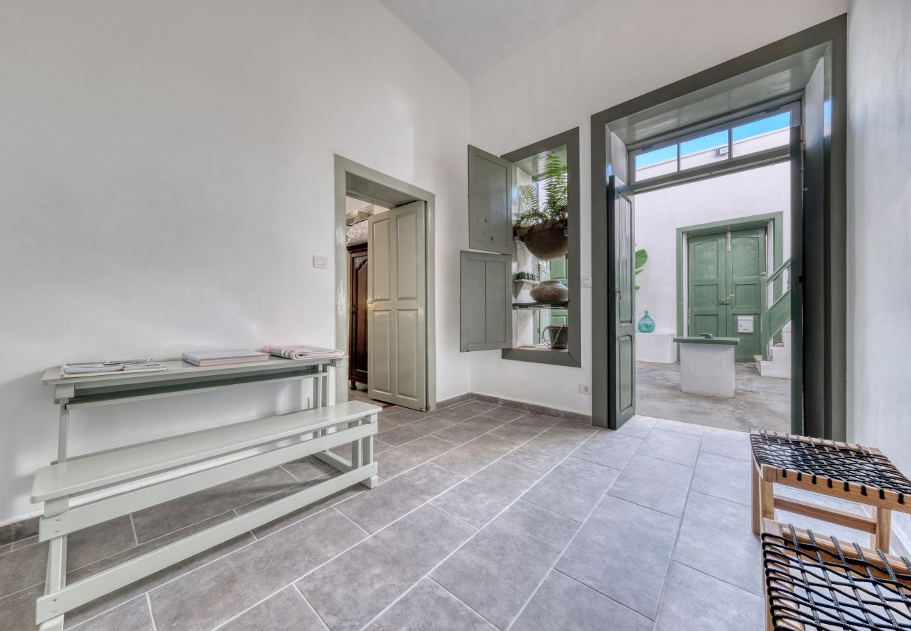 House in Haría - Casa Amaris - Award-Winning Canarian House By LVH