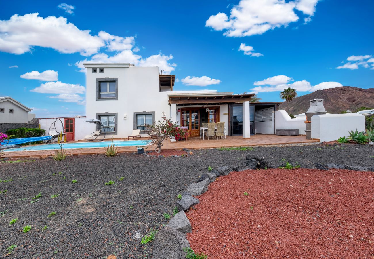 House in Playa Blanca - Villa Montaña Roja