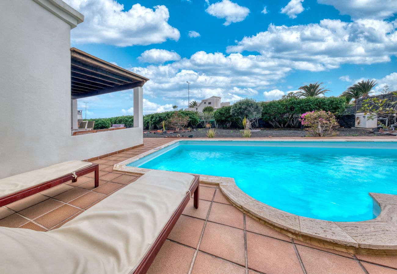 House in Playa Blanca - Villa Montaña Roja