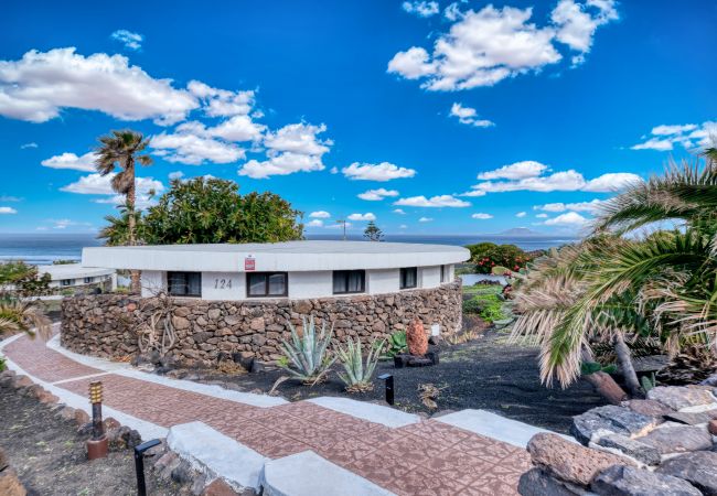 House in  Famara - Atlántico Famara 124 • Ocean views • Beach 2 min • LVH