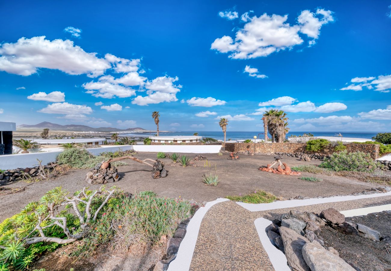 House in  Famara - Famara Mar 122 • Ocean views • Beach 2 min • LVH