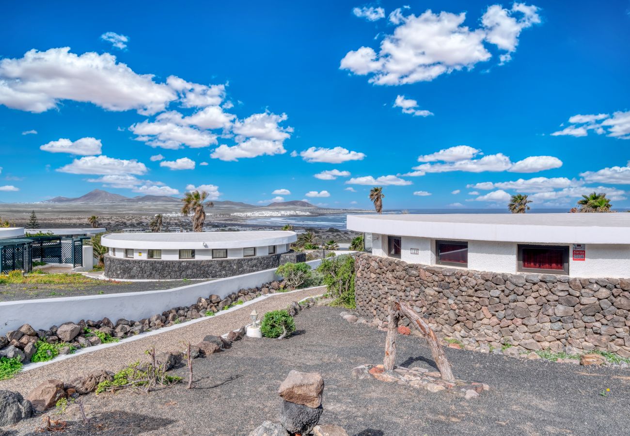 House in  Famara - Famara Mar 122 • Ocean views • Beach 2 min • LVH