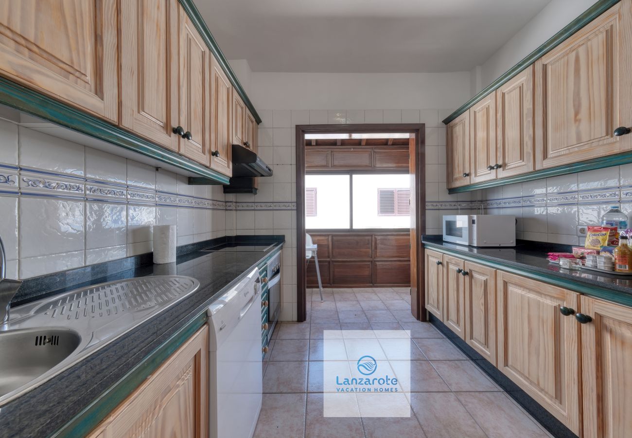 Apartment in Playa Blanca - Casa Bonica • Ocean Views • Beach 2 min • LVH