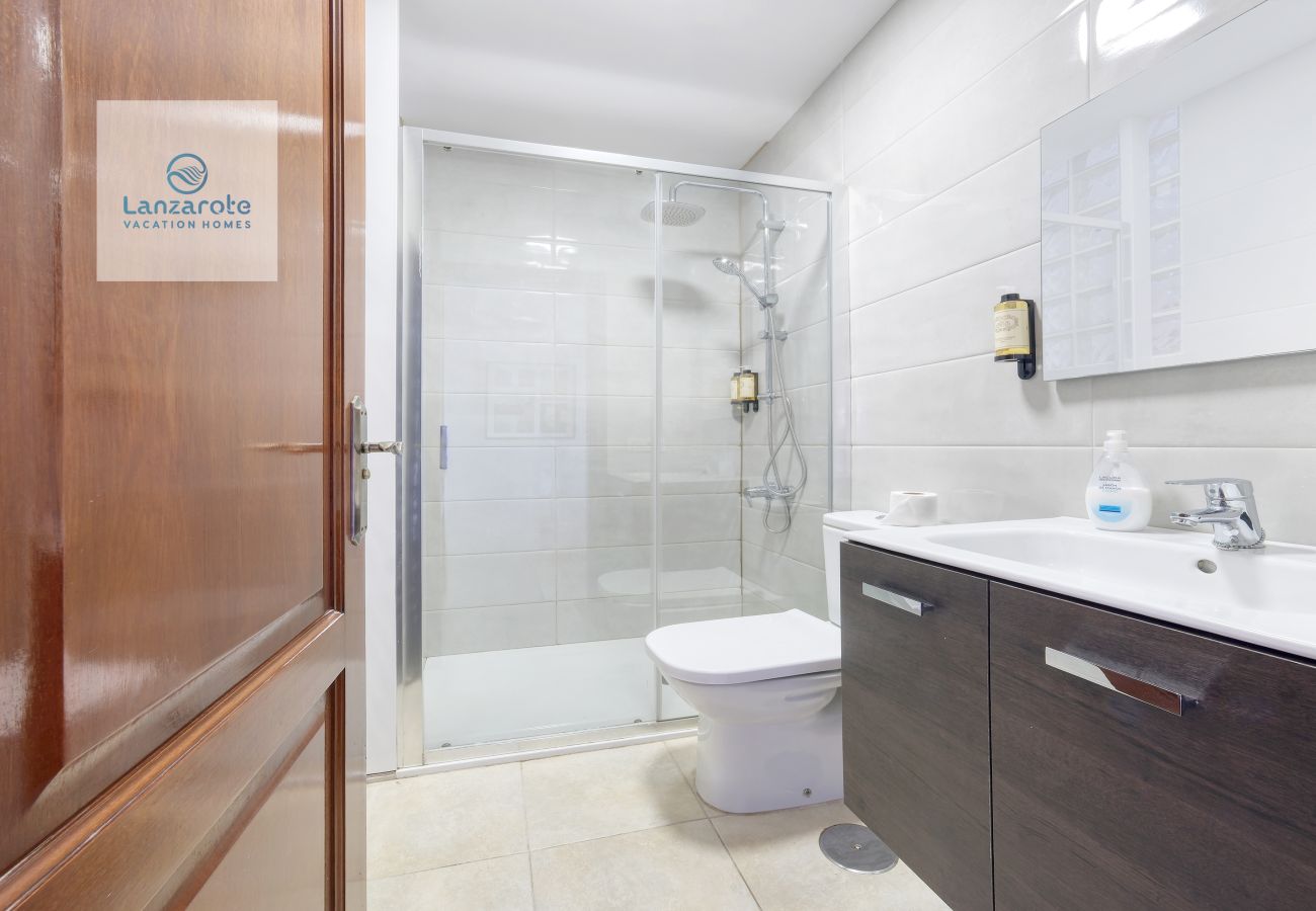 Apartment in Playa Blanca - Casa Bonica • Ocean Views • Beach 2 min • LVH