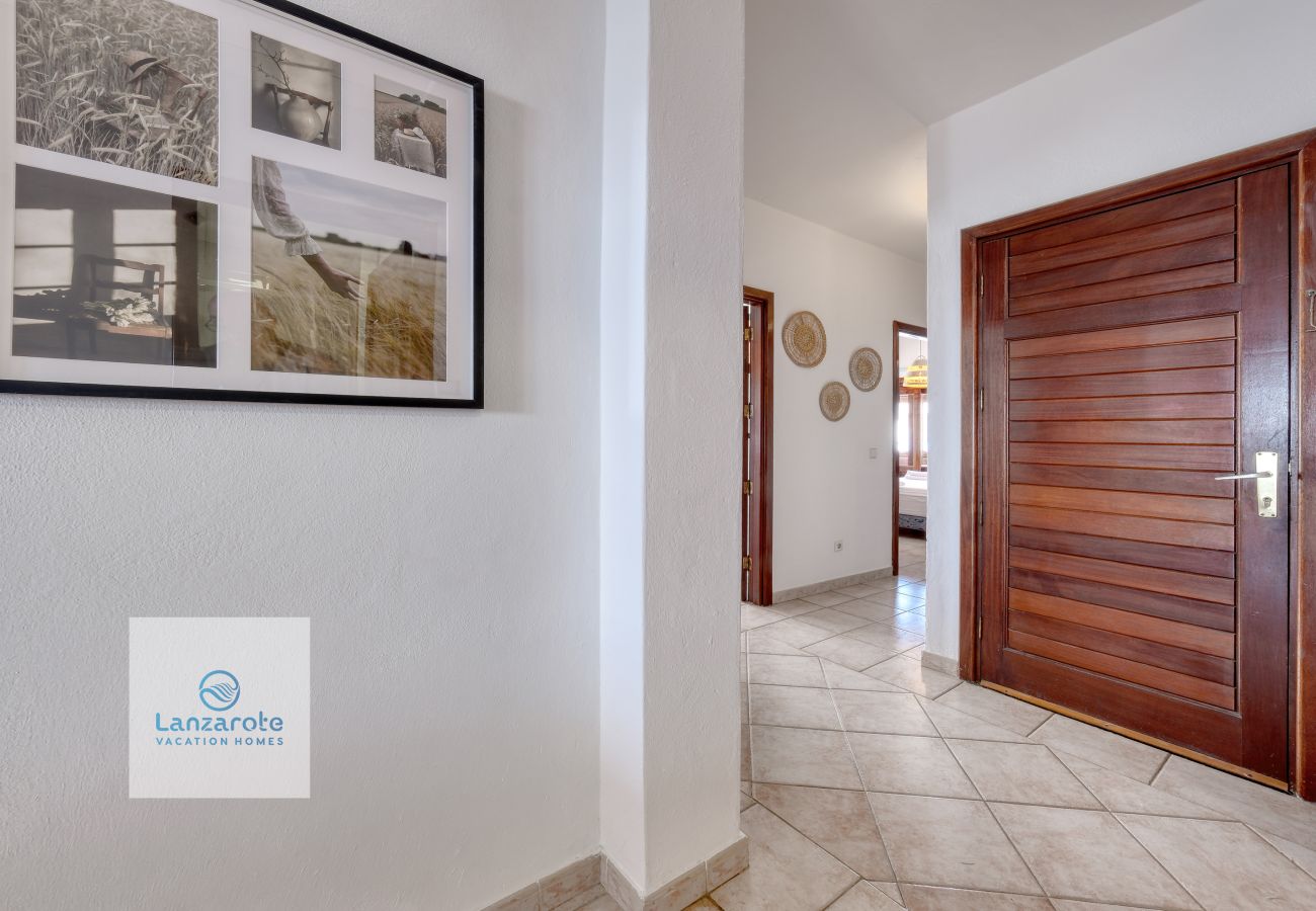 Apartment in Playa Blanca - Casa Bonica • Ocean Views • Beach 2 min • LVH