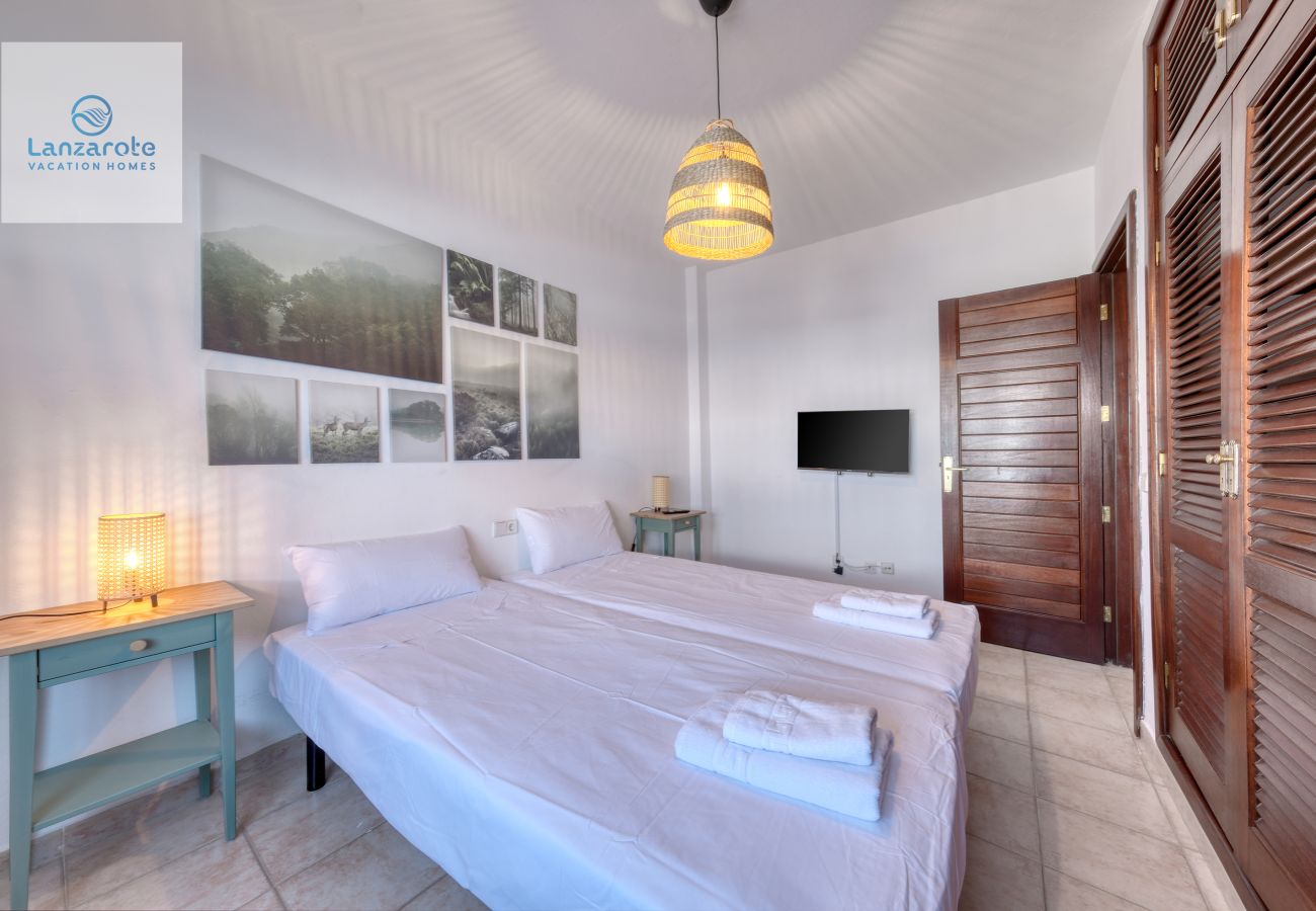 Apartment in Playa Blanca - Casa Bonica • Ocean Views • Beach 2 min • LVH