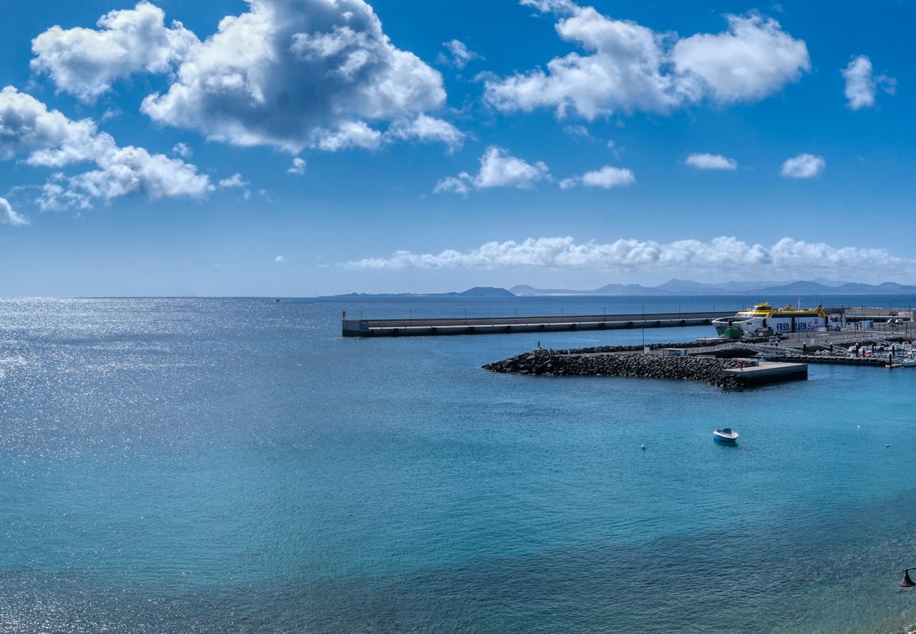 Apartment in Playa Blanca - Casa Bonica • Ocean Views • Beach 2 min • LVH