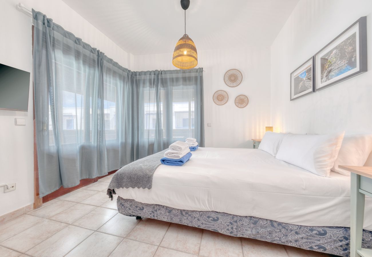 Apartment in Playa Blanca - Casa Bonica • Ocean Views • Beach 2 min • LVH