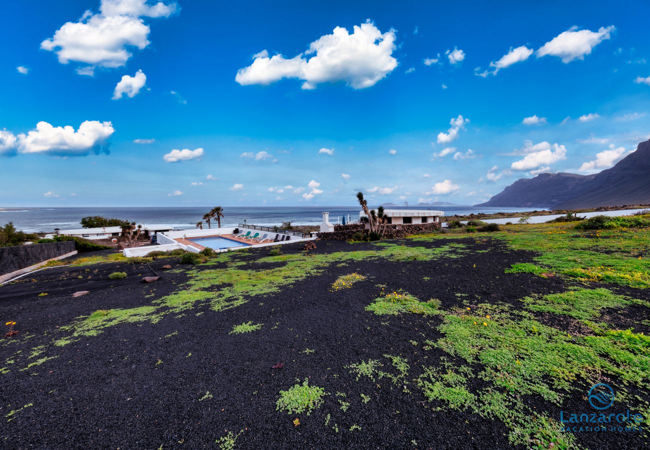 House in  Famara - Casa Buenavista 127- Pool- Sea View- LVH