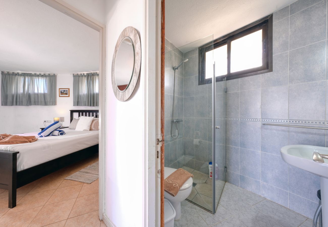 House in  Famara - Casa Buenavista 127 • Pool • Ocean views • Beach 2 min • LVH