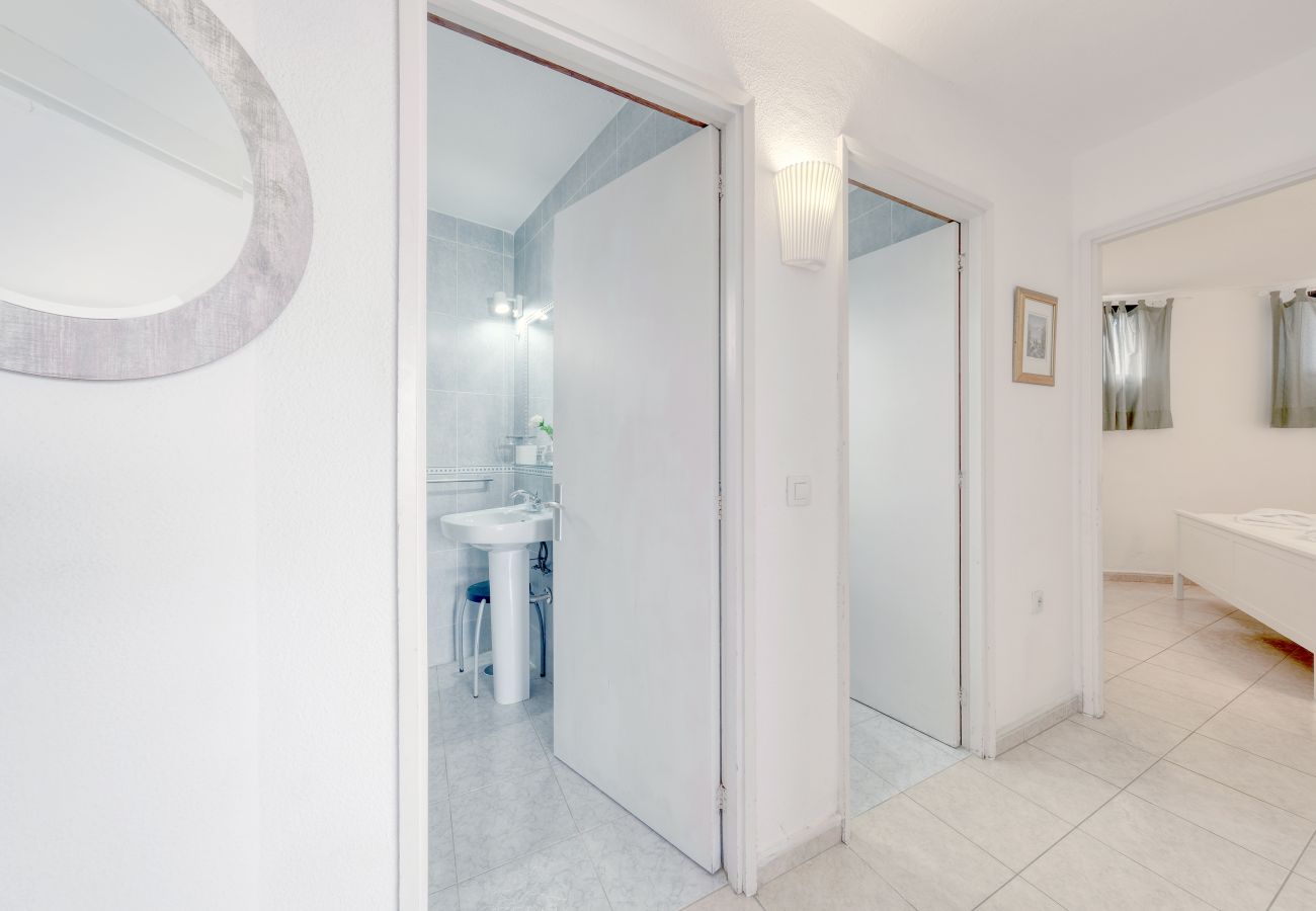 House in  Famara - Casa Buenavista 127 • Pool • Ocean views • Beach 2 min • LVH