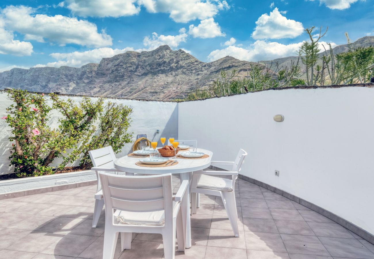 Apartment in  Famara - Canary Soul • Ocean views • Playa a 2 min • LVH